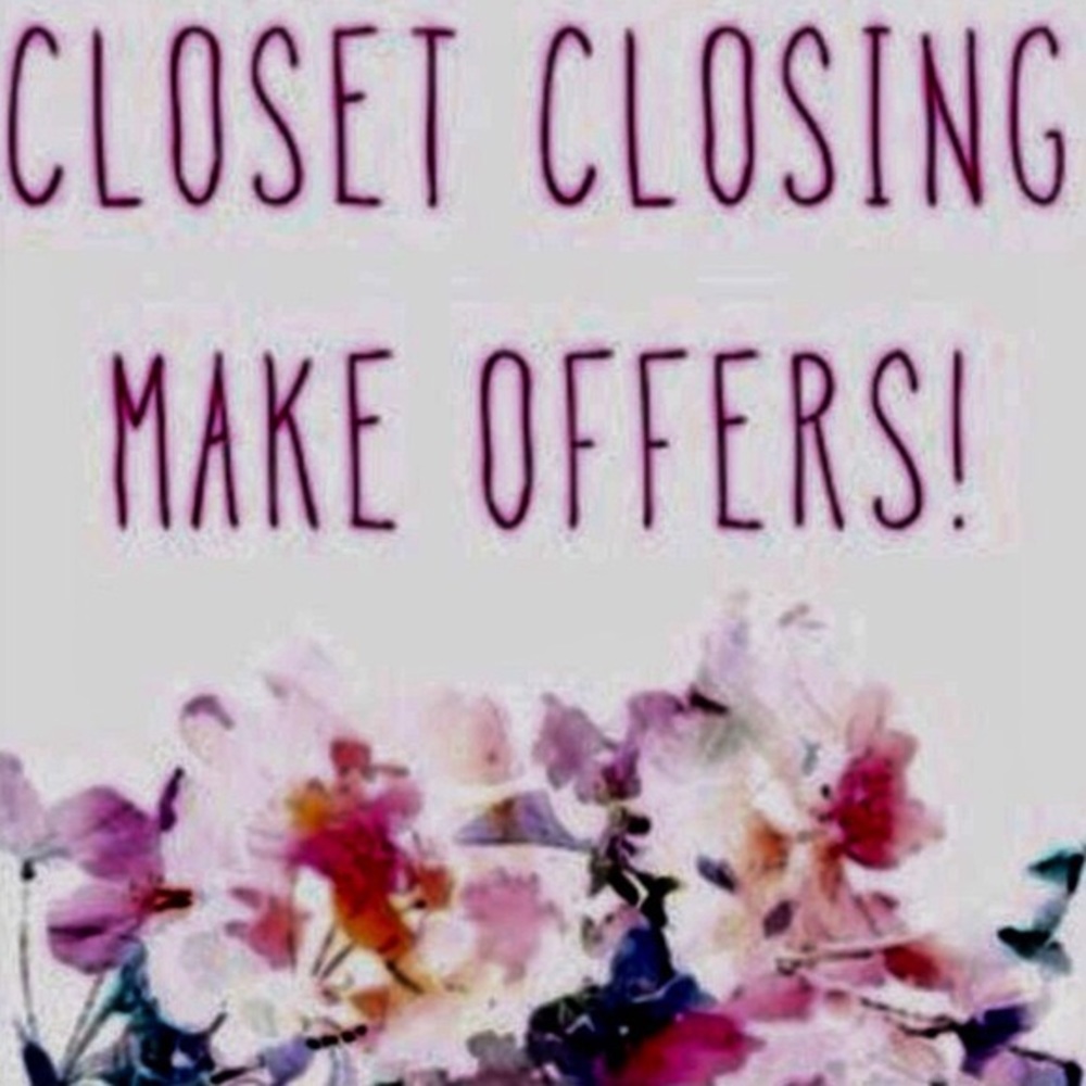 CLOSET CLOSING SOON! ACT NOW! 🖤🤍💚 - Picture 2 of 2